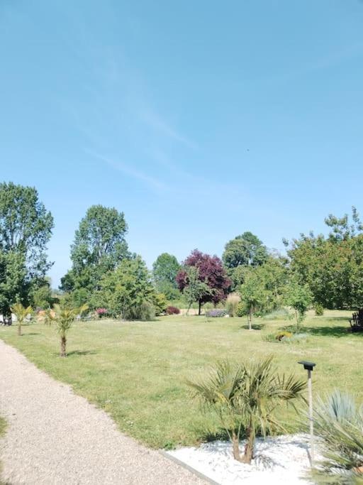 Domaine Des Cerisiers Lägenhet Berville-sur-Mer Exteriör bild